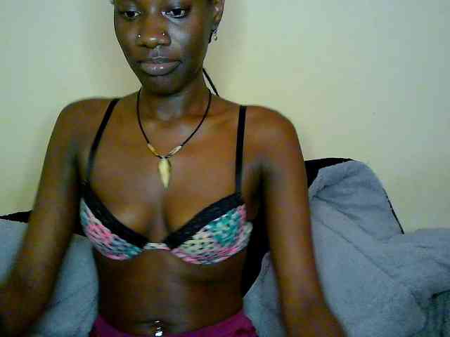 Savagetonguee webcam