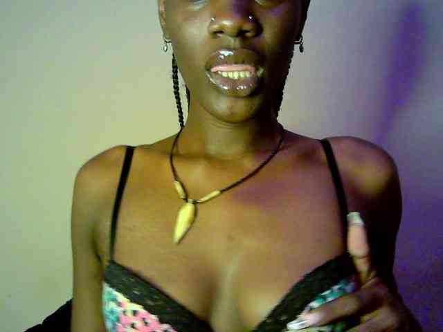 Savagetonguee webcam