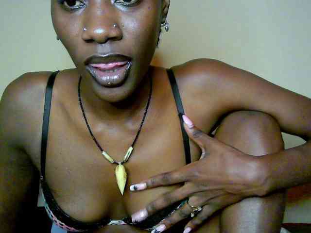 Savagetonguee webcam