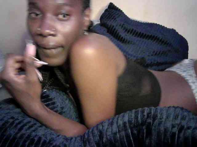 Savagetonguee webcam