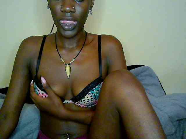 Savagetonguee webcam