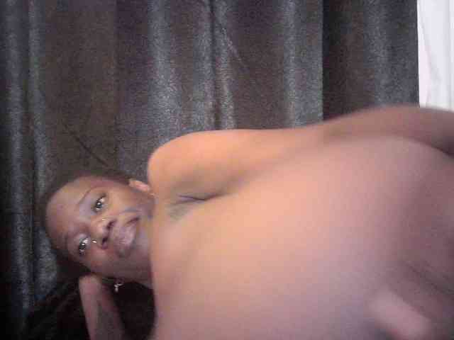 Savagetonguee webcam