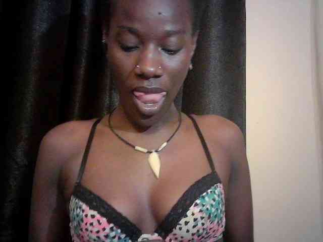 Savagetonguee webcam