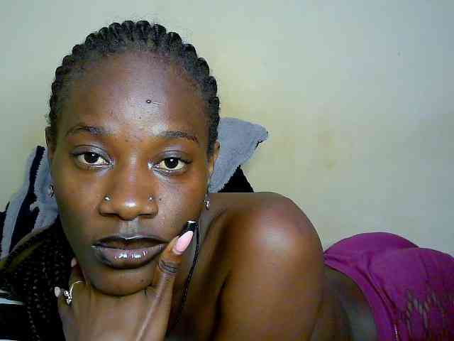 Savagetonguee webcam