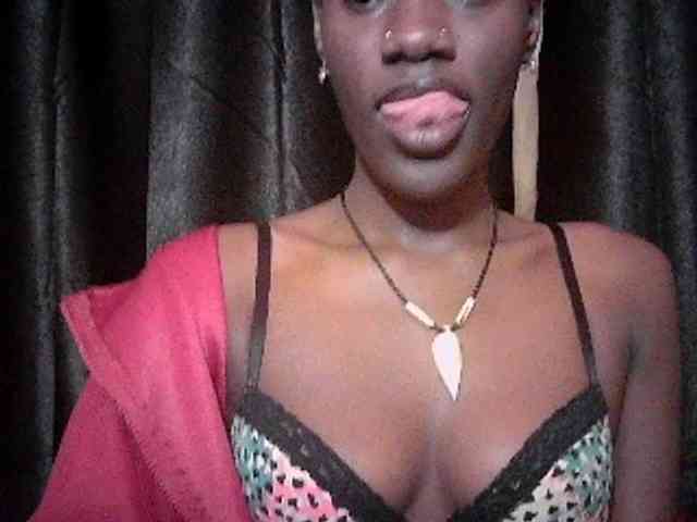 Savagetonguee webcam