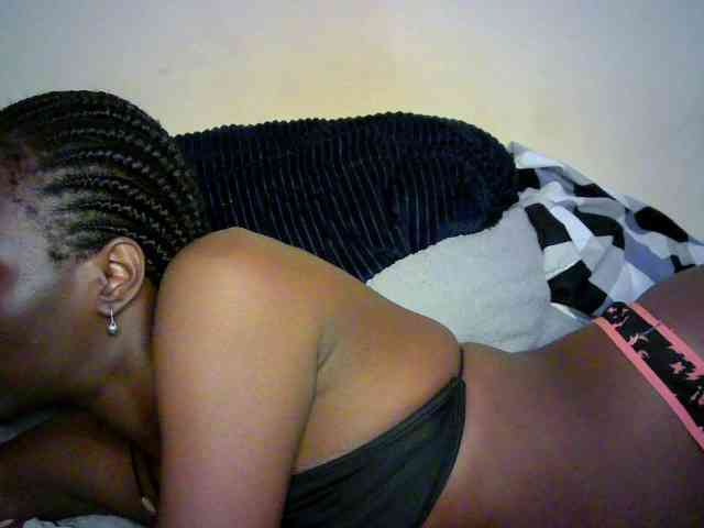 Savagetonguee webcam