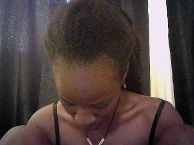 Savagetonguee webcam