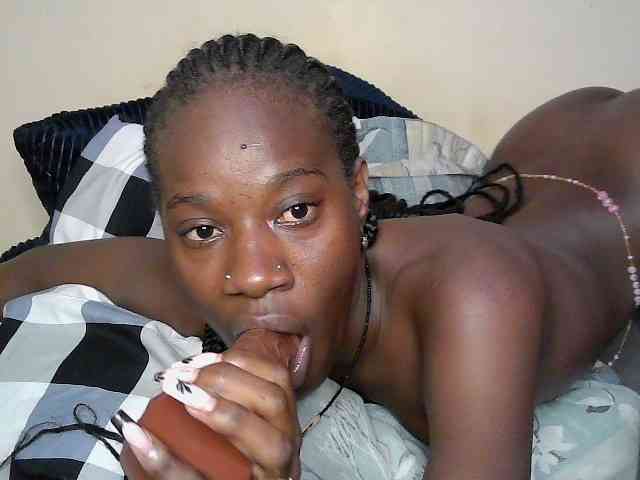 Savagetonguee webcam