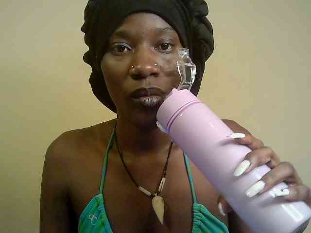 Savagetonguee webcam