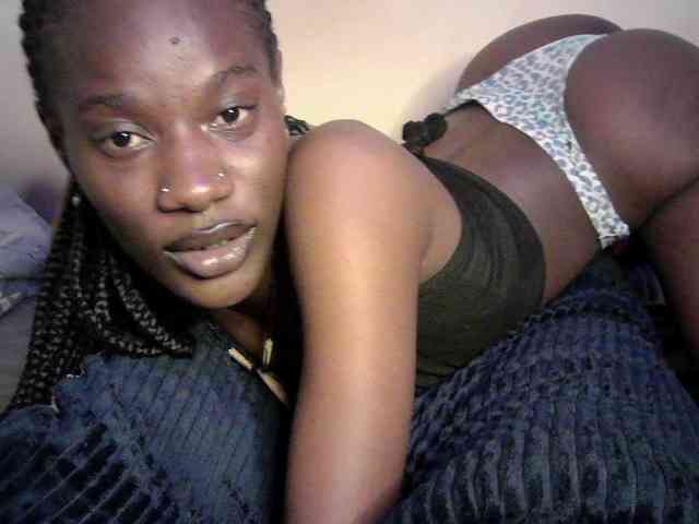 Savagetonguee webcam