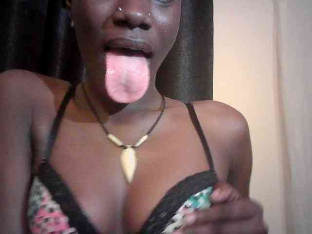 Savagetonguee webcam