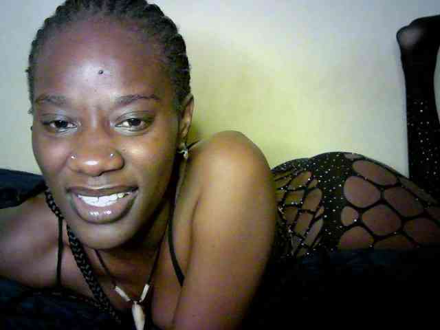 Savagetonguee webcam