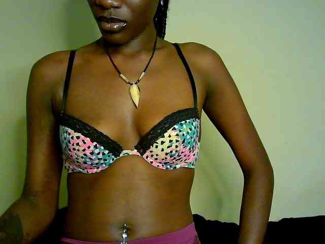 Savagetonguee webcam