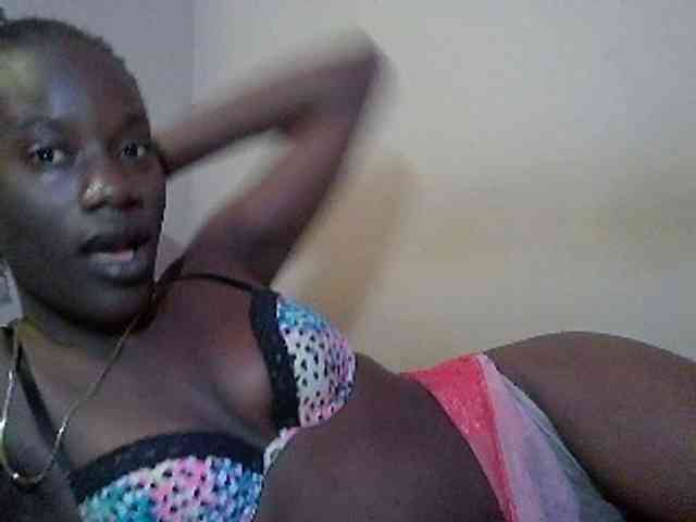 Savagetonguee webcam