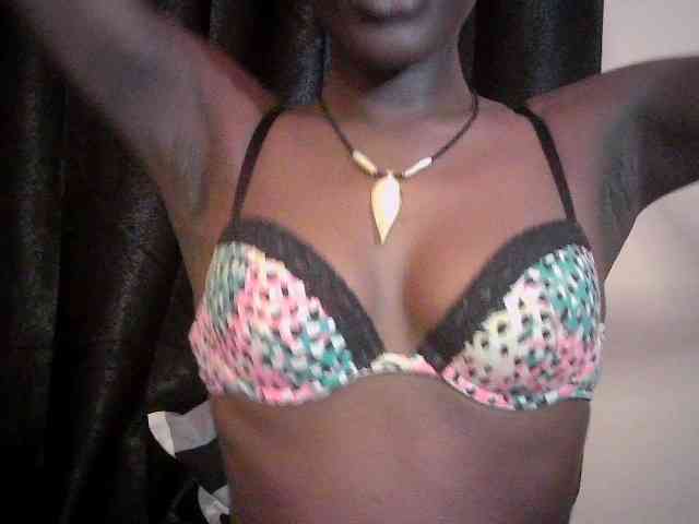 Savagetonguee webcam