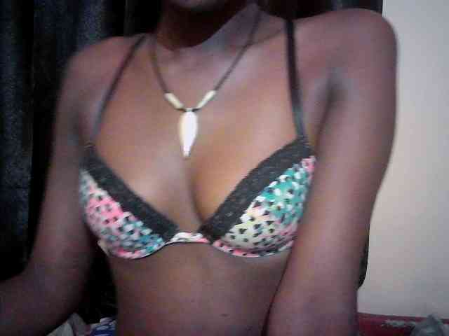 Savagetonguee webcam