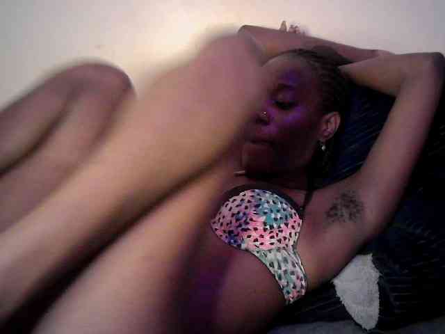 Savagetonguee webcam