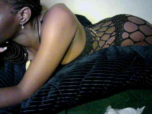 Savagetonguee Live Webcam on BongaCams