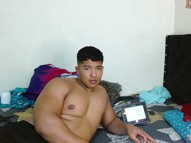 latihotlove live cam on BongaCams