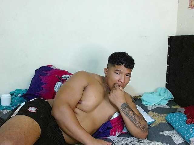 latihotlove live cam on BongaCams