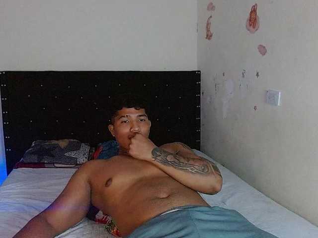 latihotlove live cam on BongaCams