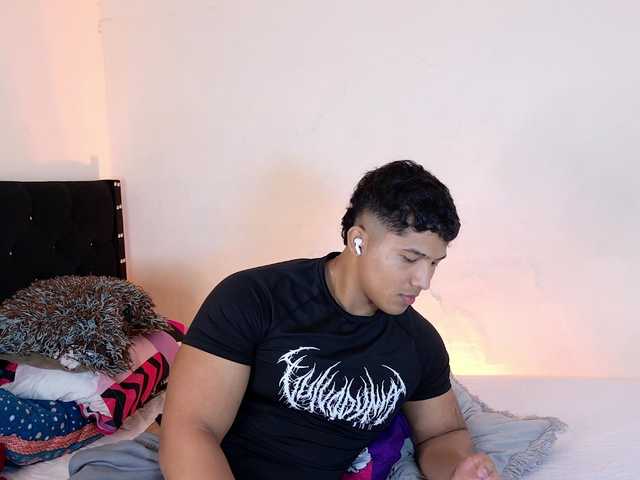 latihotlove live cam on BongaCams