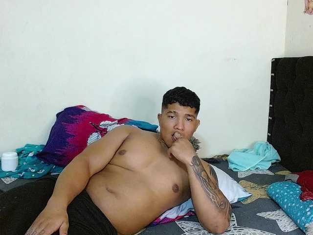 latihotlove live cam on BongaCams