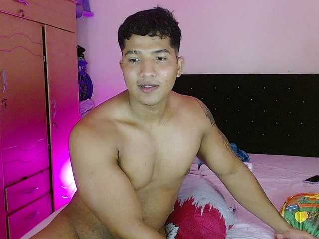 latihotlove live cam on BongaCams