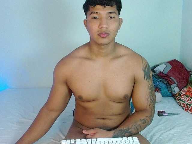 latihotlove live cam on BongaCams