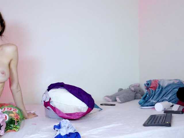 latihotlove live cam on BongaCams