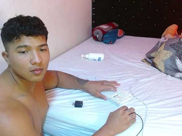latihotlove live cam on BongaCams