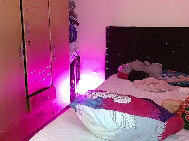 latihotlove live cam on BongaCams