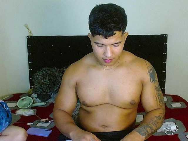 latihotlove's BongaCams show and profile