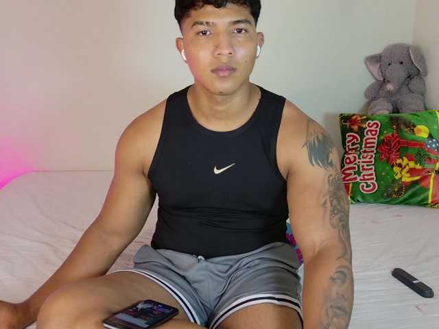 latihotlove live cam on BongaCams