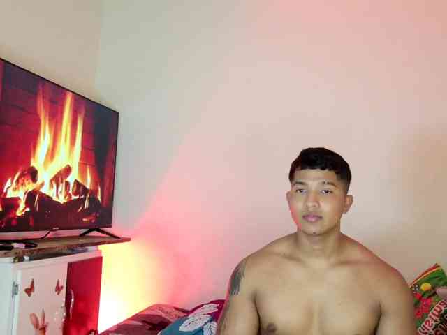 latihotlove Live Webcam on BongaCams