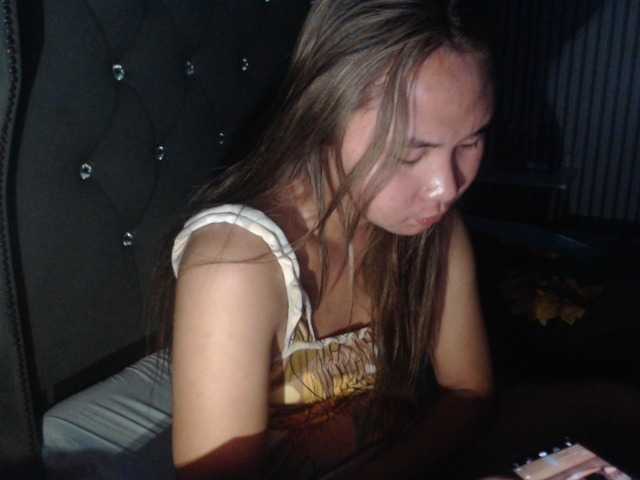 sweetdreamslea live cam on BongaCams