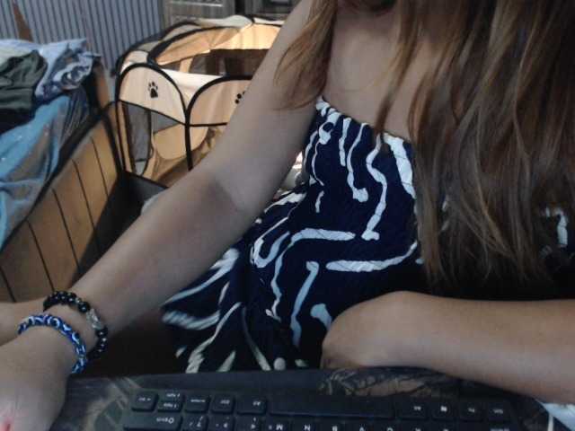 sweetdreamslea Live Cam on BongaCams