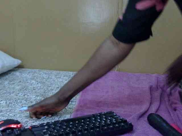 maya-pretty webcam