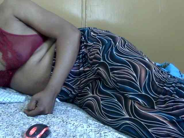 maya-pretty webcam