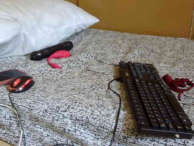 maya-pretty webcam