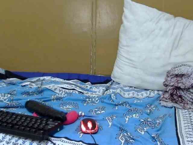 maya-pretty webcam