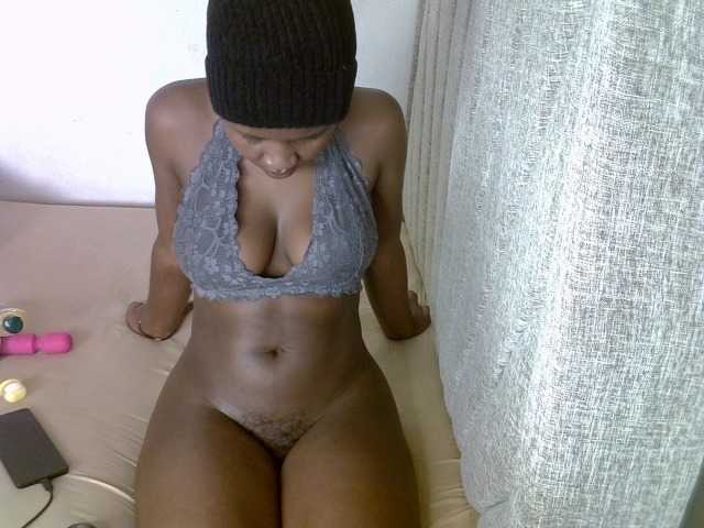Magizitah live cam on BongaCams