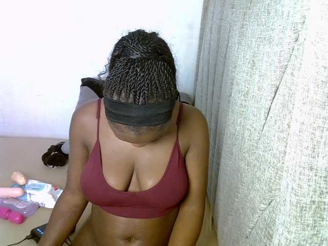Magizitah live cam on BongaCams