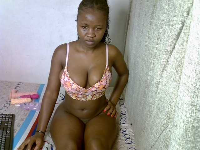 Magizitah live cam on BongaCams