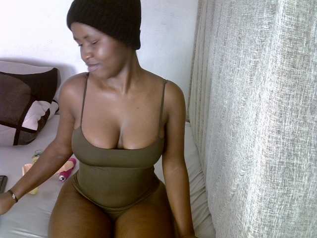 Magizitah live cam on BongaCams