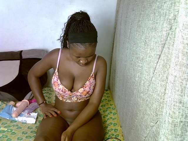 Magizitah live cam on BongaCams