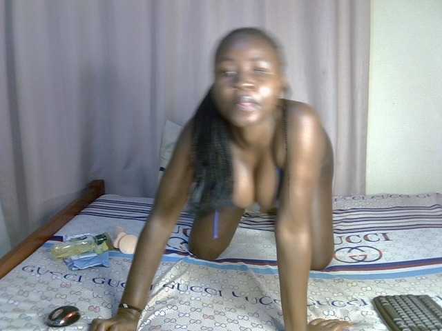 Magizitah live cam on BongaCams
