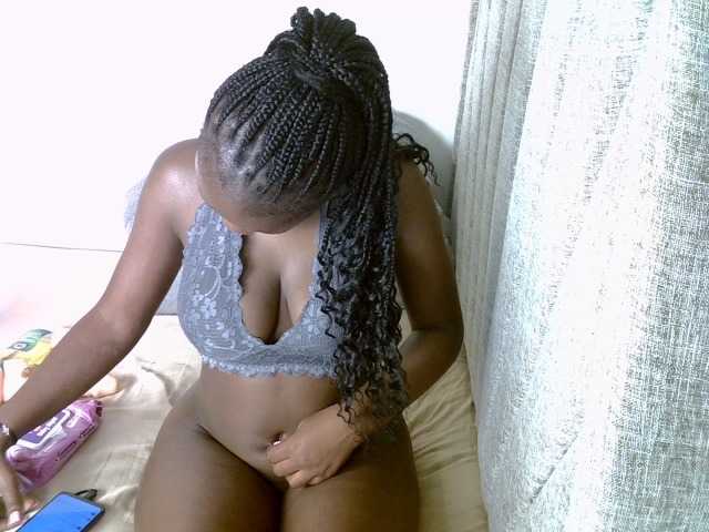 Magizitah live cam on BongaCams