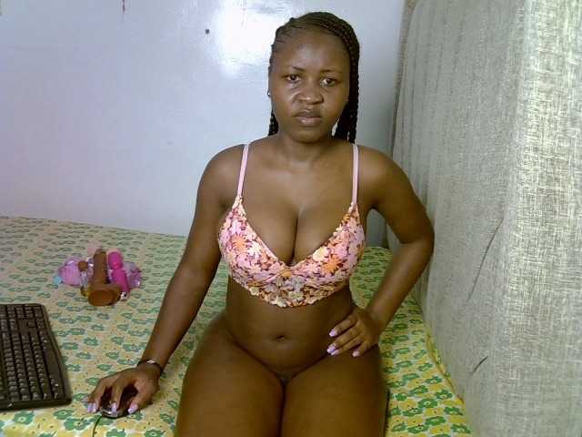 Magizitah live cam on BongaCams