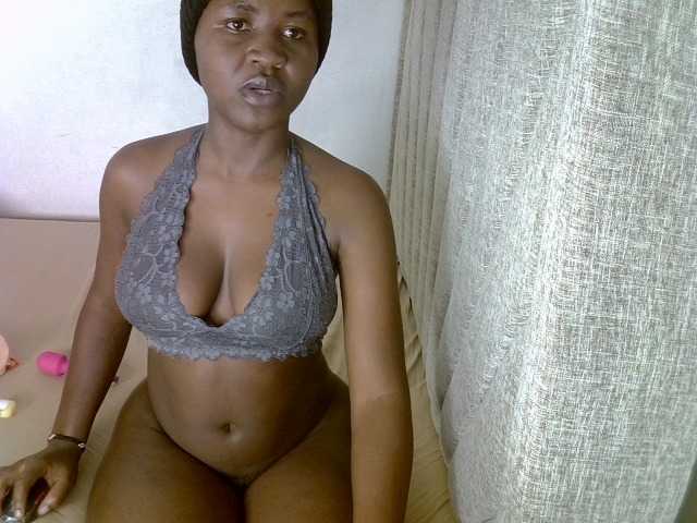 Magizitah live cam on BongaCams